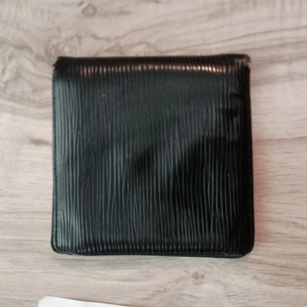 LOUIS VUITTON LV Epi Wallet Bi-Fold Leather Black